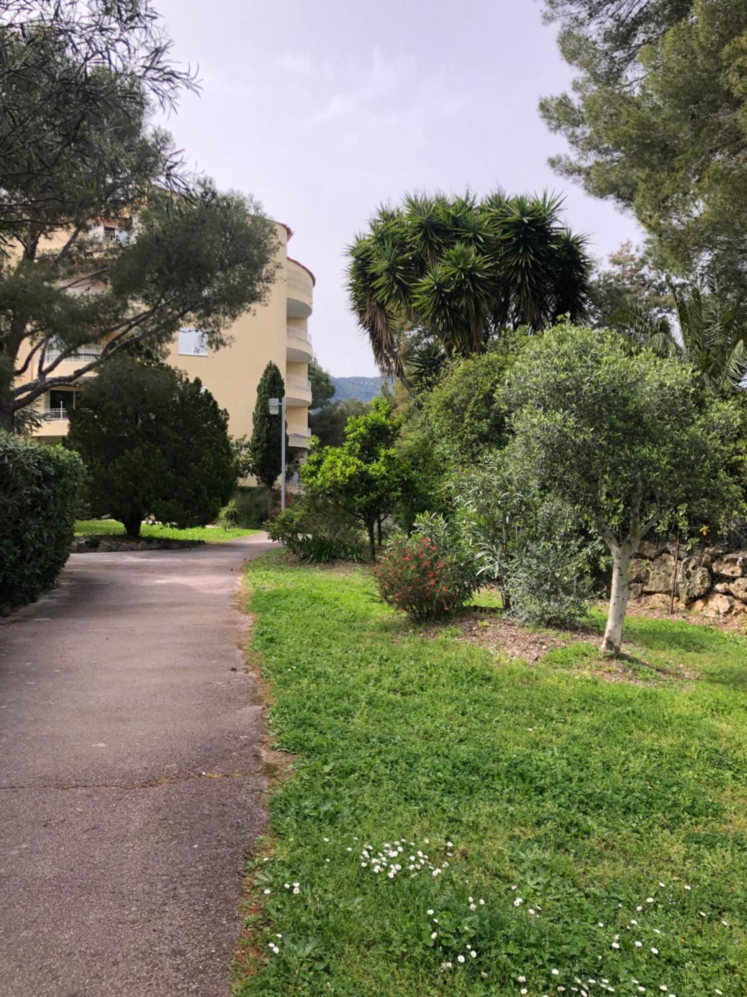 Appartement Rez De Jardin Cavalaire-sur-Mer Exteriör bild